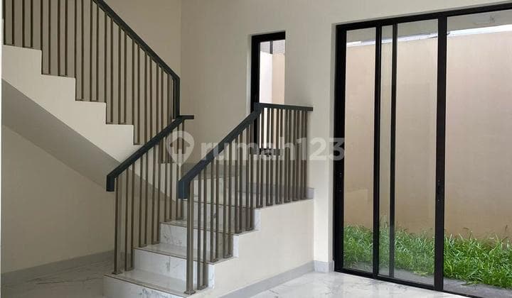 Disewakan Rumah 3 Lantai di Cluster Semayang Asya - Lingkungan Elite