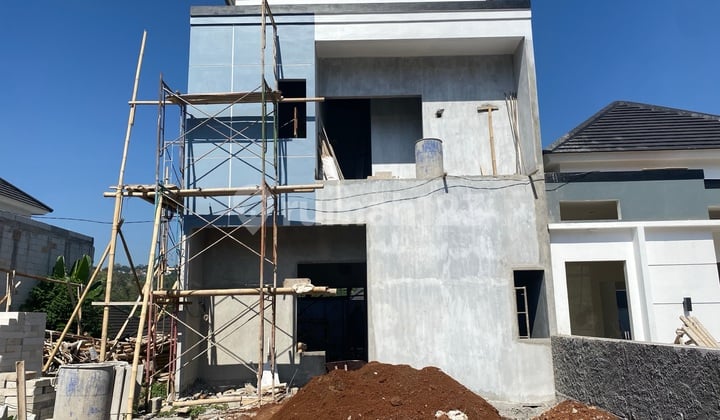 Two-Story Luxury House in Ngaliyan. Eligible for Mortgage.