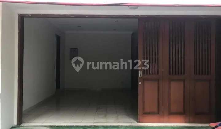Rumah Pinggir Jalan Utama Luas Tanah 1000 meter lebih Harga Nego, Cocok untuk Usaha
