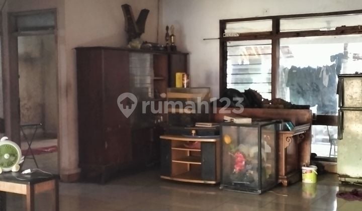 Rumah Tua Cocok untuk Rumah Kost Harga Murah di Bawah Pasar