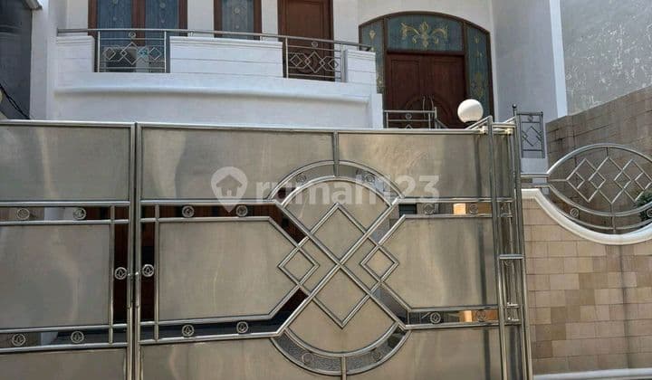 Kost 3 Lantai Dikelapa Gading