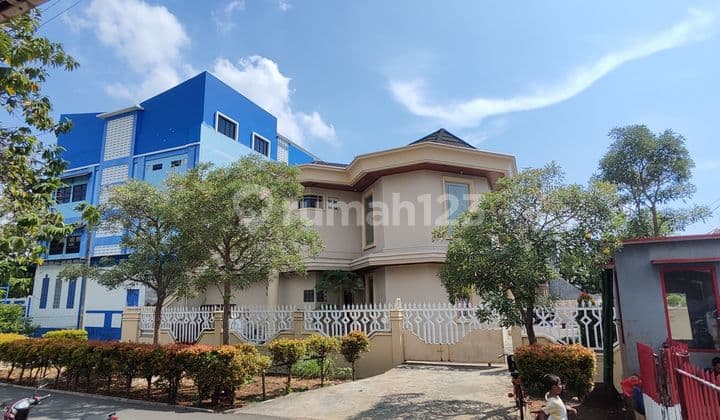 Rumah Mewah Posisi Hook 2 Lantai Di Koja