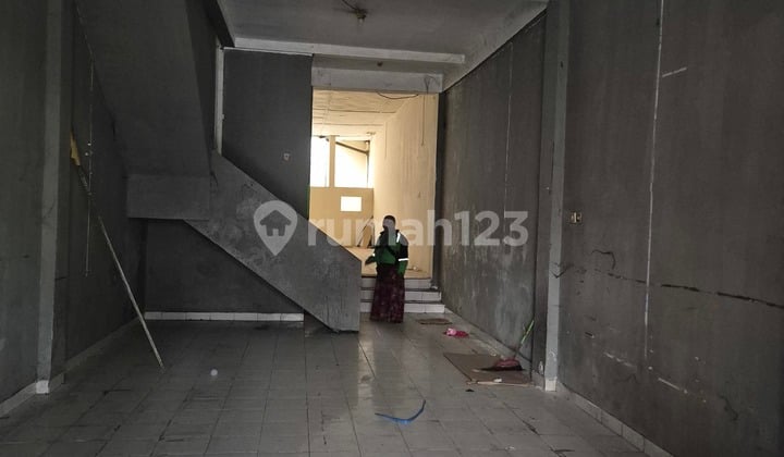 Disewakan Ruko 2Lantai Siap Huni Strategis ********