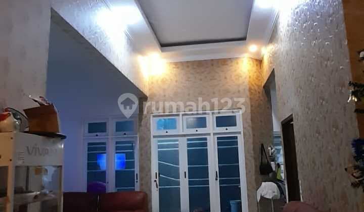 Rumah Bagus Siap Huni Dengan Kolam Renang Pribadi Di Plamongan