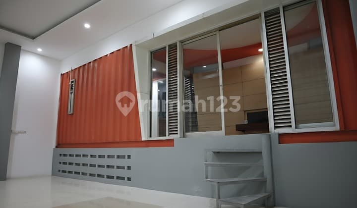 Kantor Cck Untuk Bank, Asuransi, Skin Care Furnished sayap BKR
