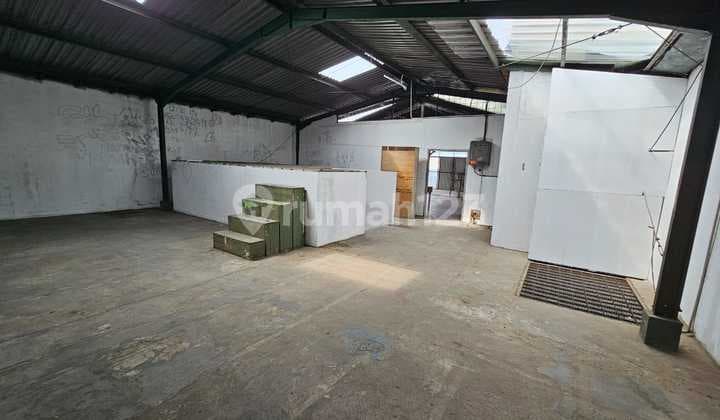 Ruko 3,5 Lt Siap Huni Ada Lift Barang Sayap Pungkur