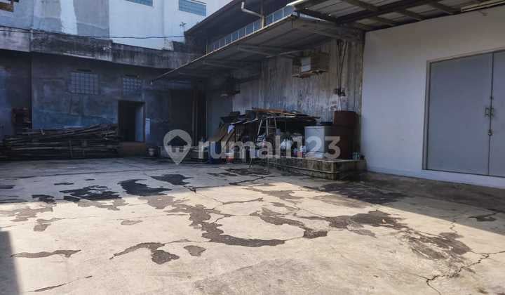 Gudang dengan Fasilitas Kantor Siap Pakai Di Sumber Mekar