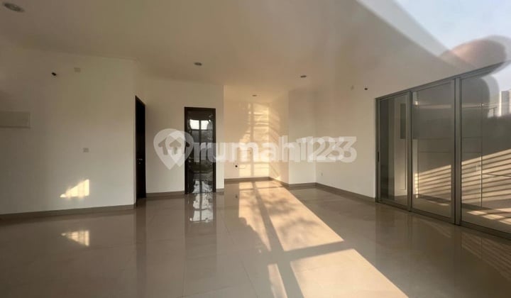 DISEWAKAN RUMAH CLUSTER HAWAII PIK 2 UKURAN 8X15 MURAH DAN JARANG ADA