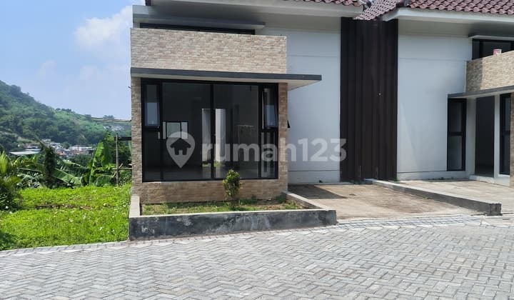 Rumah Baru Dijual di Area Cimahi