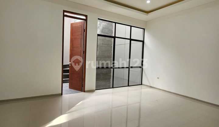 Rumah Baru Mekar Wangi 2 Lantai Siap Huni
