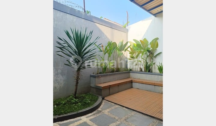 Large Luxury 2.5-Storey House in South Bandung