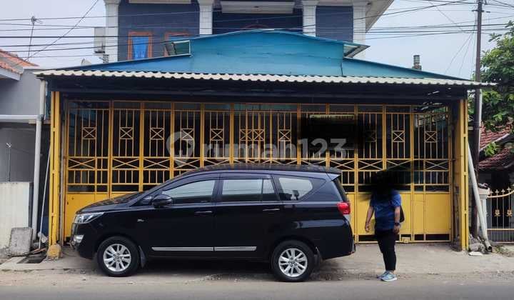 A comfortable and strategic house in the Purwakarta area.