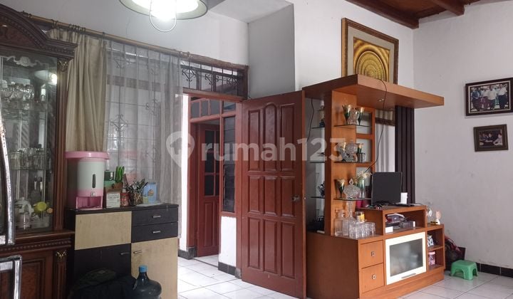 Dijual Rumah Parakan Saat Bandung Lingkungan Ramai Strategis