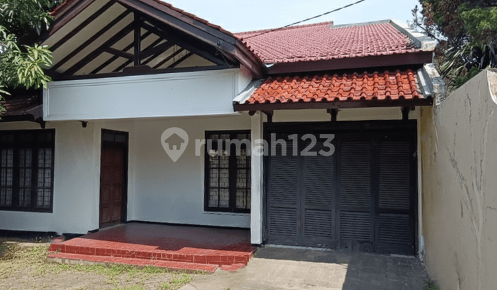 Rumah Besar dan Kuat di Ulujami Jakarta Selatan