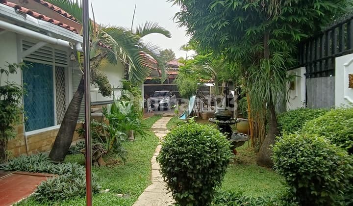 Rumah, 1 Lantai, SHM Depan Jalan Utama di Kebayoran Lama