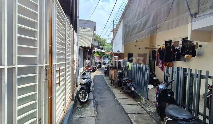 Rumah Kost - 12 Pintu, SHM, Bebas Banjir