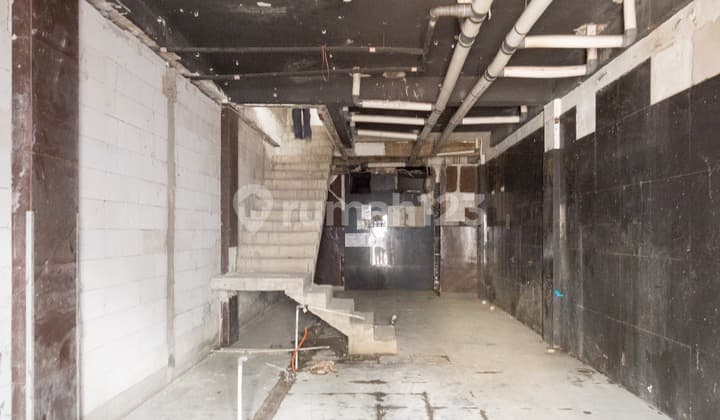 Disewakan Ruko 3 1/2 Lantai Cocok Untuk Usaha Bisnis Lokasi Sangat Strategis Kemang Raya