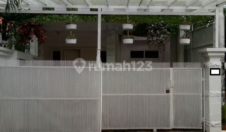 Dijual Rumah Mewah Strategis di Setiabudi Jaksel