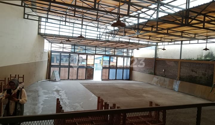 Di Jual Tempat Usaha Pinggir Jalan Raya Kadungora .