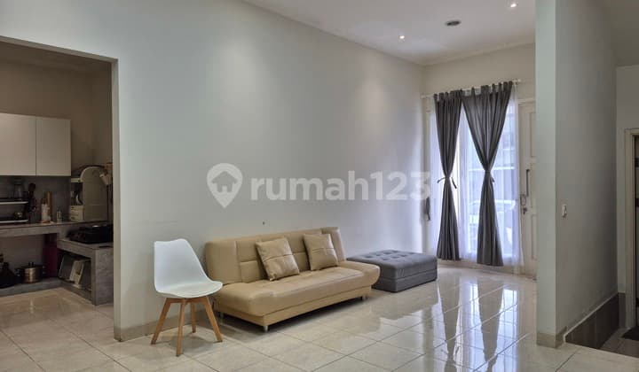 Rumah Bagus Semi Furnished Brand New The Springs Cluster Canary Gading Serpong