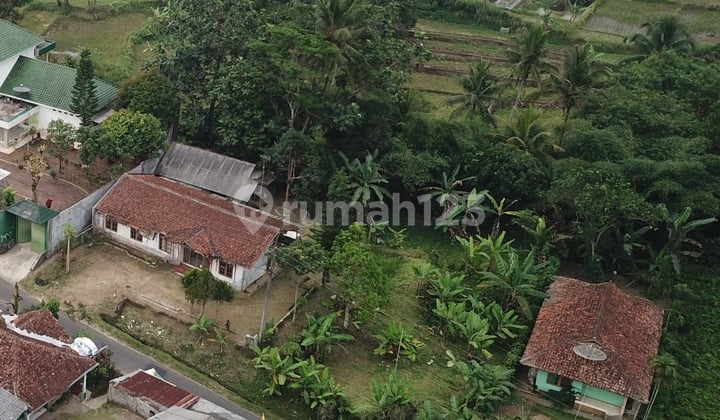 Dijual Tanah dan Bangunan Lokasi Strategis