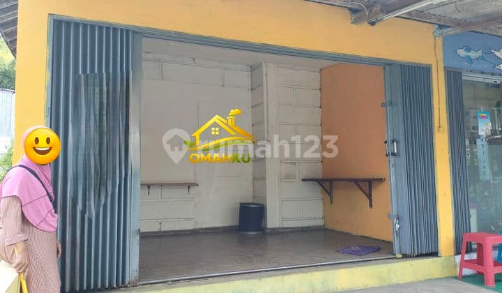 Kios Kecil di Jalan Utama Jambon Trihanggo Sleman