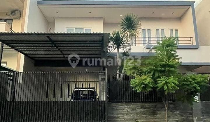 Land Price with 600 M2 Building on Park Avenue Dian Istama