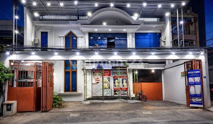 Commercial House Area Suitable for Business, Biliton Street Surabaya