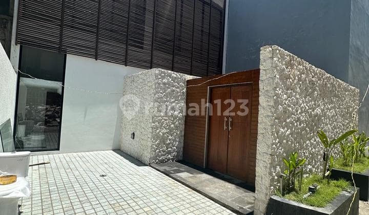 One Gate System Villa 3 Br Di Ungasan Jual Cepat