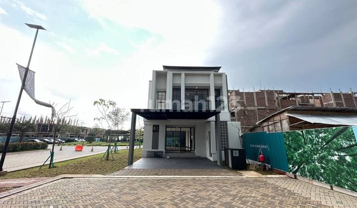 LIMITED! Rumah Cantik 2 Lantai Selangkah ke Stasiun di Welton BSD