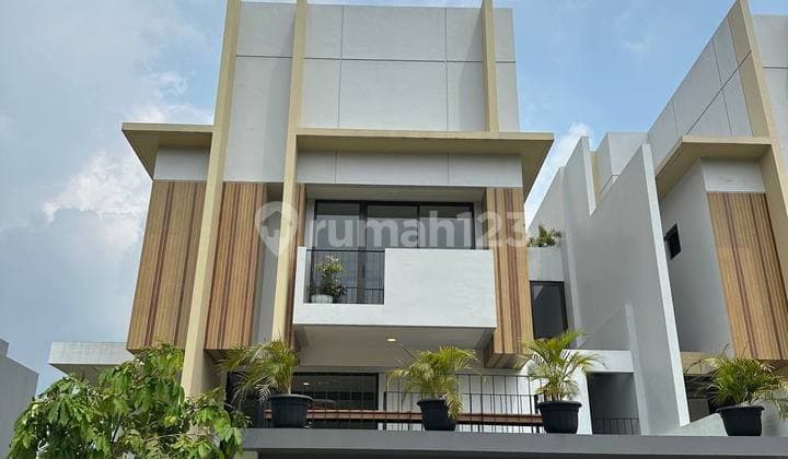 Rumah Baru Jadi Siap Huni 2 Lantai + Attic Room di Blizzfield