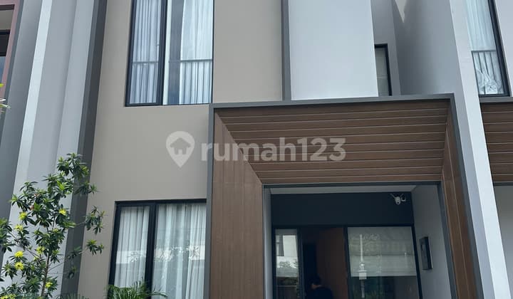 BIG SALE! Rumah 2 Lantai di Cluster Vola Turun Harga!