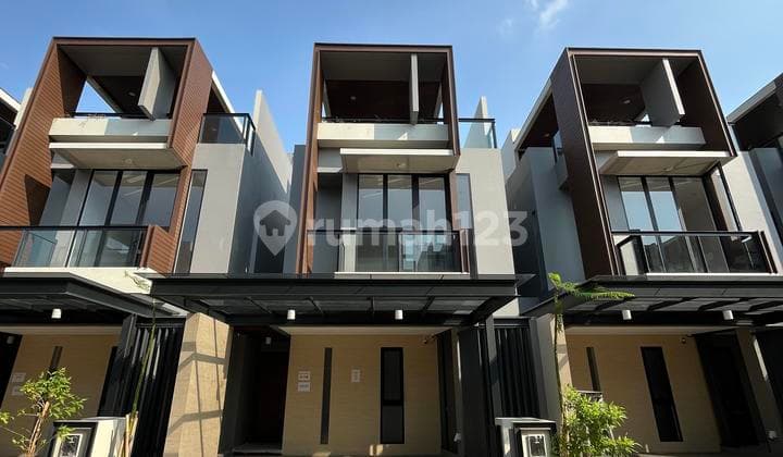 Harga Diskon! Dapatkan Sekarang Rumah 3 Lantai di South Tressor