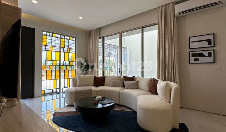 HANYA SELANGKAH KE STASIUN! Rumah 4+1 Kamar Tidur di BSD