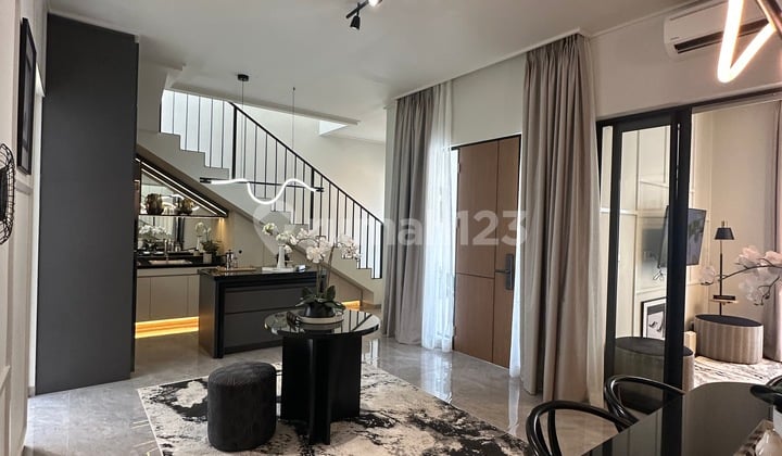 LAKU KERAS!! RUMAH DENGAN HALAMAN LUAS DI ALAM SUTERA