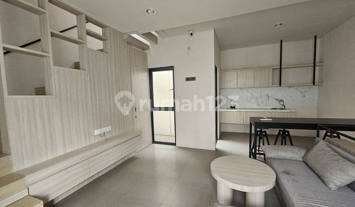 WTL / Disewakan Rumah 3 Lantai Siap Huni Lokasi Strategis di Tabebuya Cluster Impresahaus, BSD City, Pagedangan, Tangerang, Banten