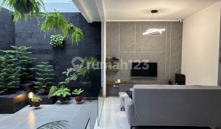 For Sale / Quick Sale Beautiful House, Semi Furnished, and Fully Renovated in Discovery Bintaro Jaya, Pondok Aren, South Tangerang, Banten.