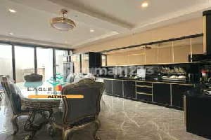 Rumah 3 Lantai dengan Private Pool Dekat Ice Bsd