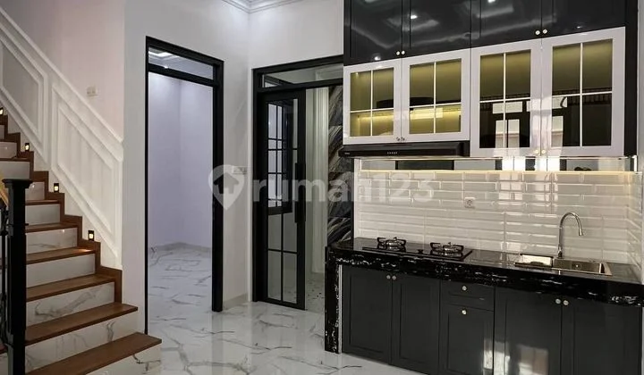 Dijual Rumah Mewah 2 Lantai di Jakarta Selatan Ragunan