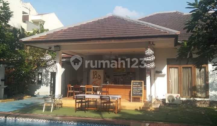 Dijual Rumah Mewah Ada Kolam Renang di Kemang Jakarta Selatan