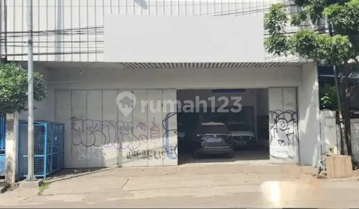 Premium Location at Sultan Agung Showroom Bekasi