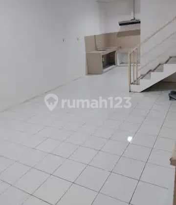 Disewakan Cepat Ruko di Jalan Panjang, Kebon Jeruk, Jakarta Barat.