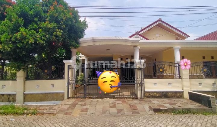 Rumah Hook Semi Furnished Thb Bekasi - Luas Besar & Nyaman Tinggal!