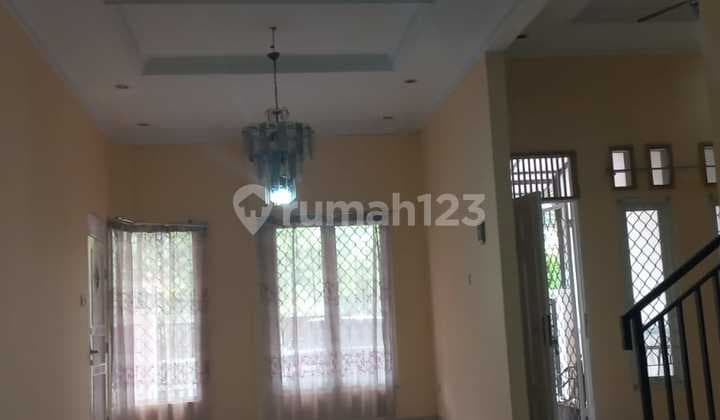Rumah 2 Lantai di Griya Bintara Indah, Lokasi Strategis