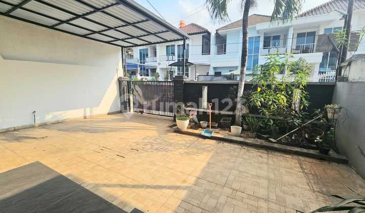 Disewakan Rumah 2.5Lt di Taman Modern Hadap Selatan Jakarta Timur
