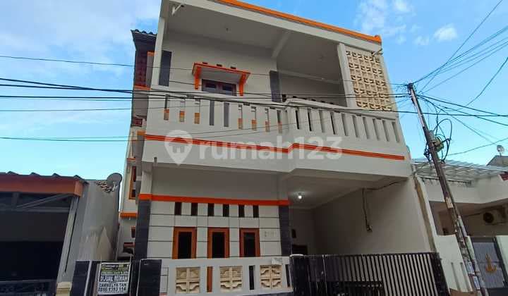 Rumah Strategis & Nyaman di Taman Wisma Asri 2