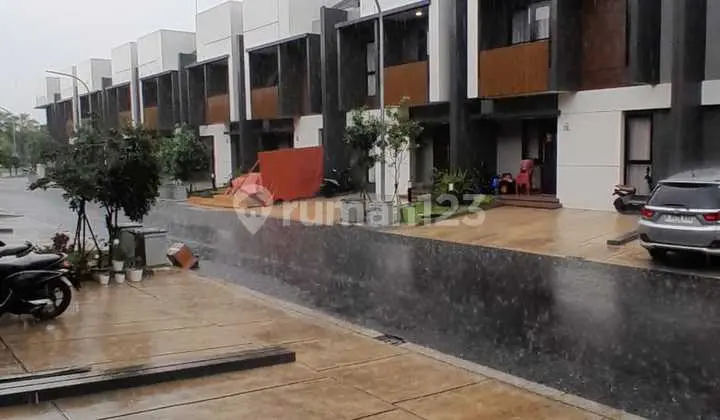 Modern 2-Story House in Summarecon Crown Gading Harapan Indah Bekasi | Regia Residence