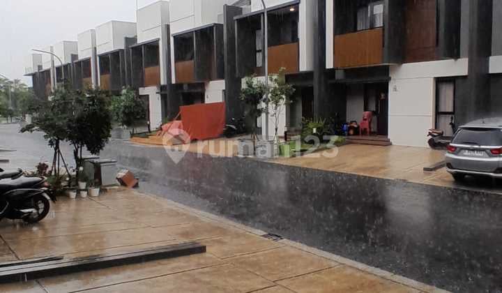 Modern 2-Story House in Summarecon Crown Gading Harapan Indah Bekasi | Regia Residence