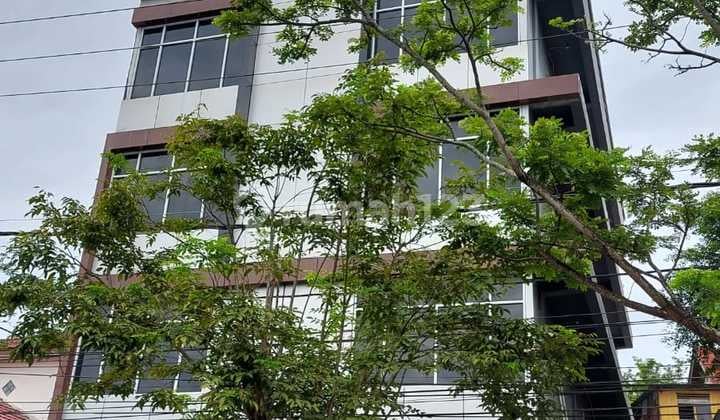Kantor Siap Huni Ruangan Usaha Untuk Bisnis Corporate Parkir Luas