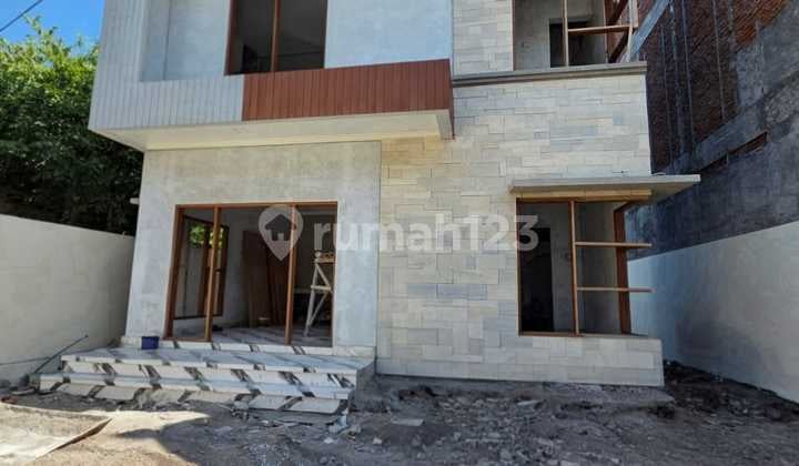 Rumah Baru 2 Lantai Strategis Disewakan